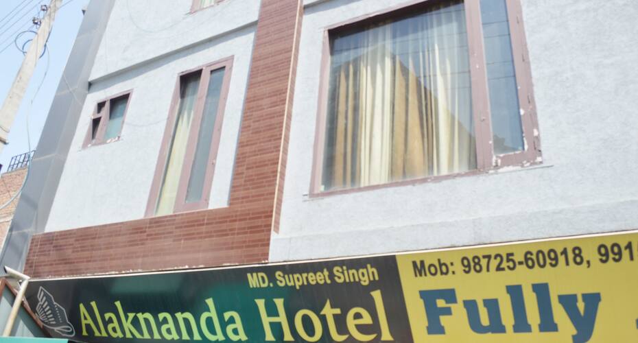 Alaknanda Hotel, Bathinda 1